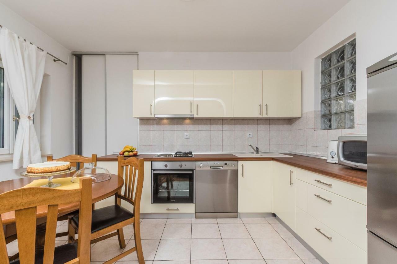 Apartment Matosic Crikvenica Buitenkant foto